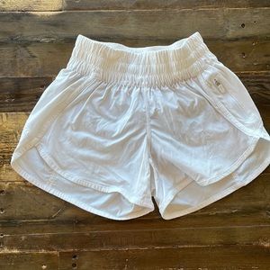 Lululemon Size 2 lined short 2.5” in white.